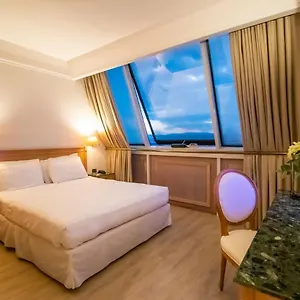 4* Szálloda Shg De La